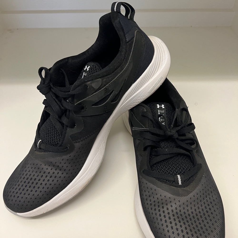 Running/Athletic Shoes (women’s 9.5)